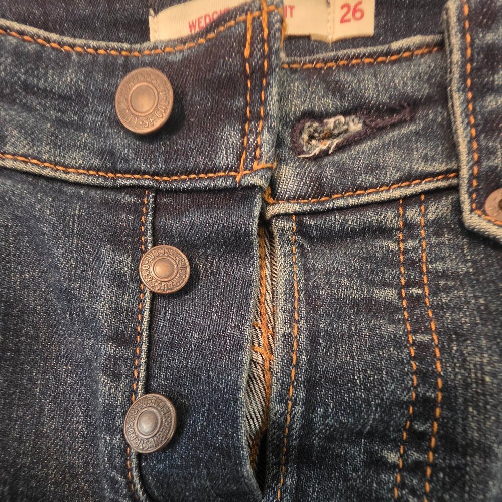 Levi's Wedgie Straight Leg Dark Denim Women's Jeans, Size 26"x28" - Picture 6 of 10